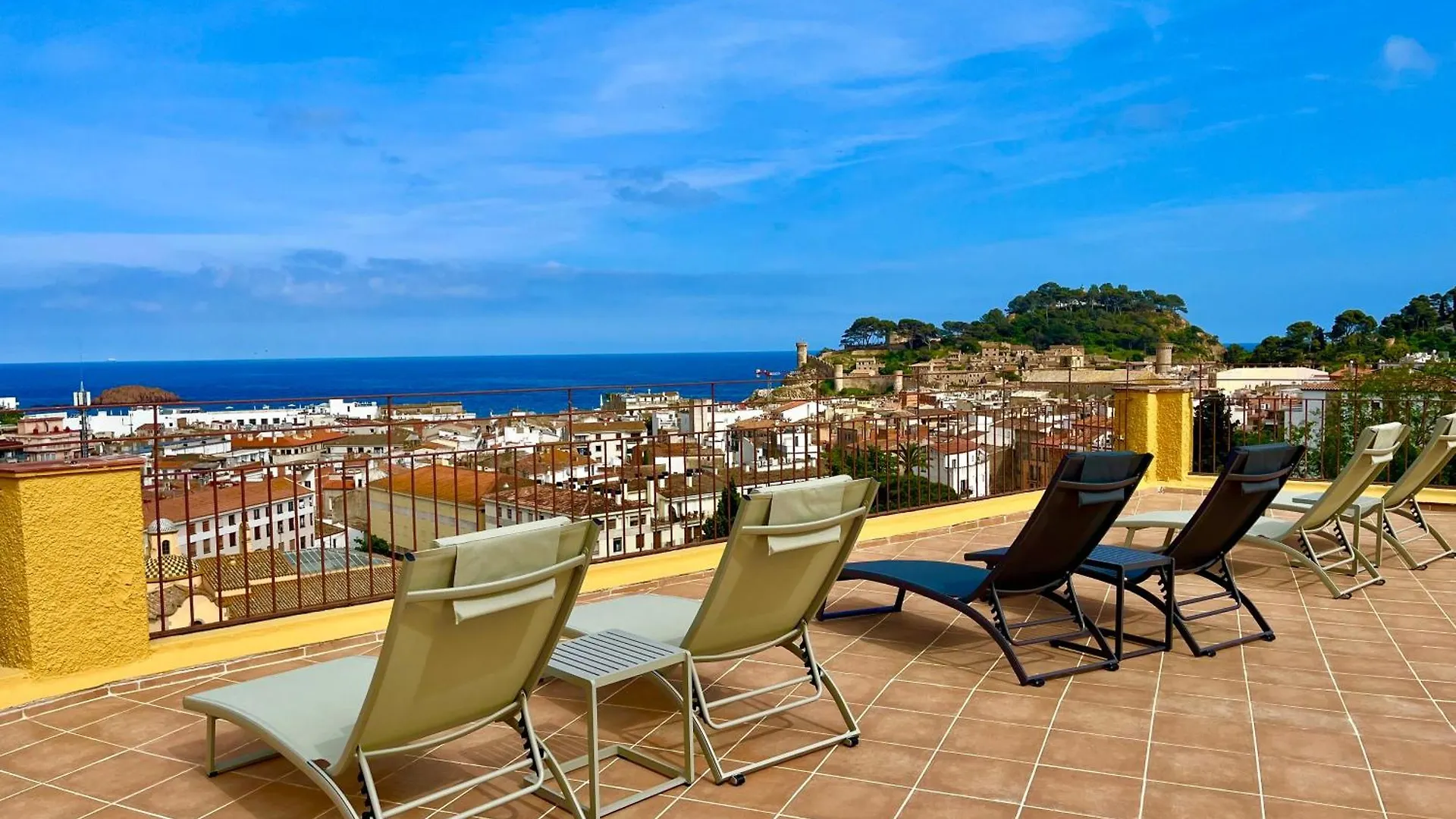 Aparthotel Feelathome Vil-La Romana Tossa de Mar Spain