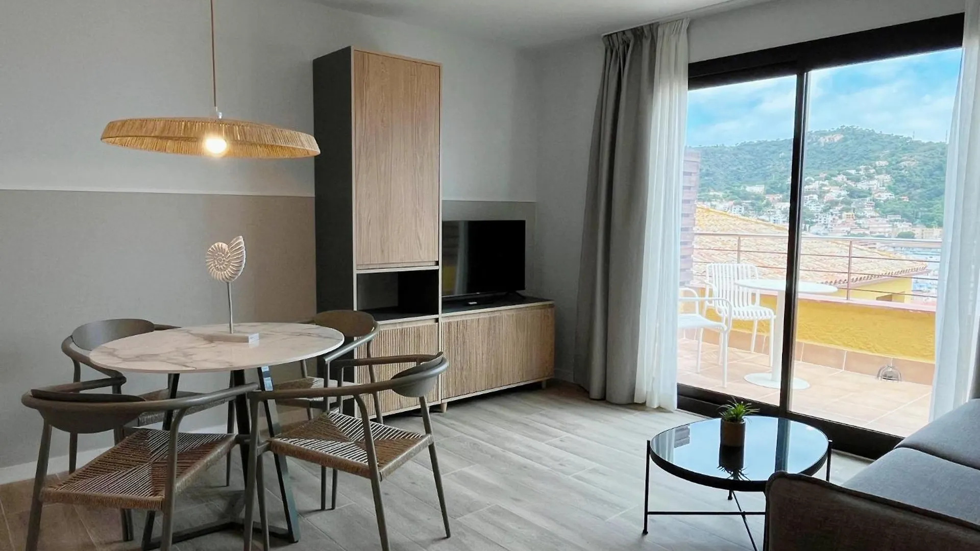 Aparthotel Feelathome Vil-La Romana Tossa de Mar Spain